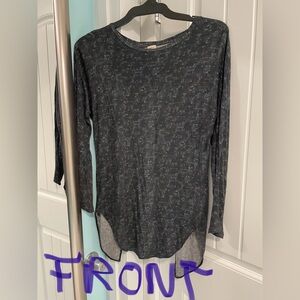 Aritzia Wilfred back slit Shirt